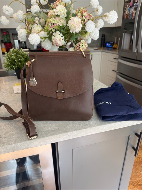 Dooney & Bourke Handbags - Dooney and Bourke flip tab Alto messenger crossbody